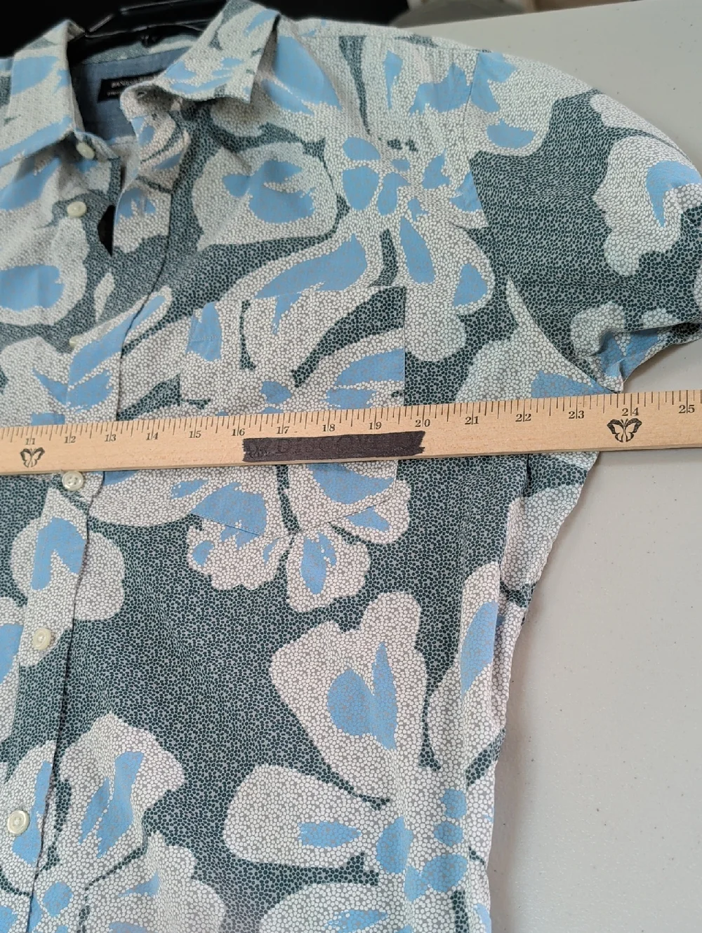 Banana Republic, Blue And Gray Floral Short Sleeve Shirt. Large